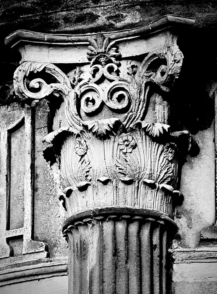 Photo de Lanterne noire à Shugborough Hall - Historic England