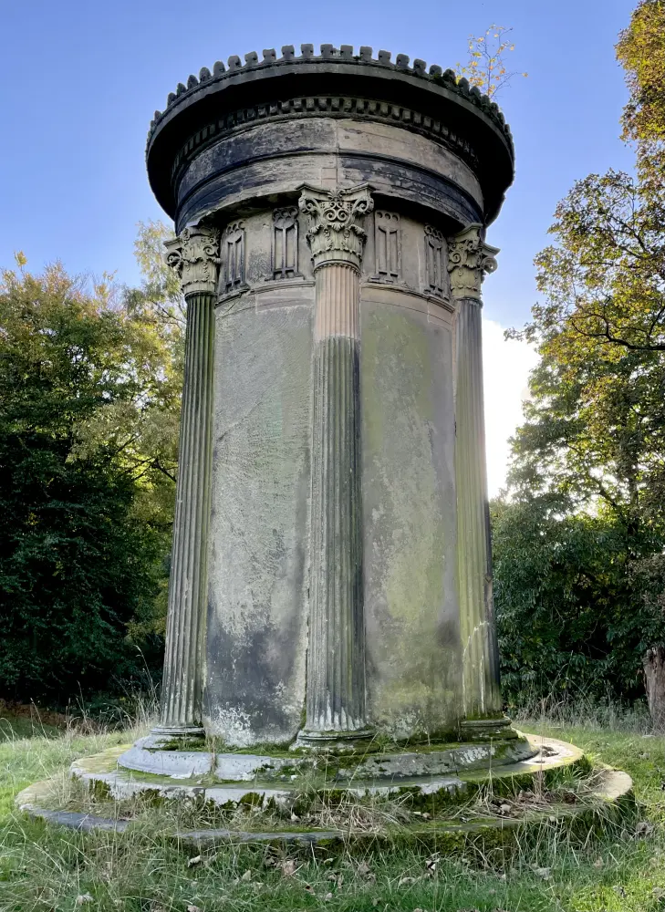 Photo de Lanterne noire à Shugborough Hall - Historic England
