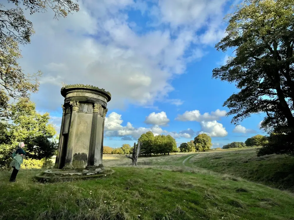 Photo de Lanterne noire à Shugborough Hall - Historic England