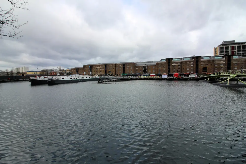 Foto de Muros de muelles, copos y butres para importar Dock and Export Dock - Historic England / Charles Watson