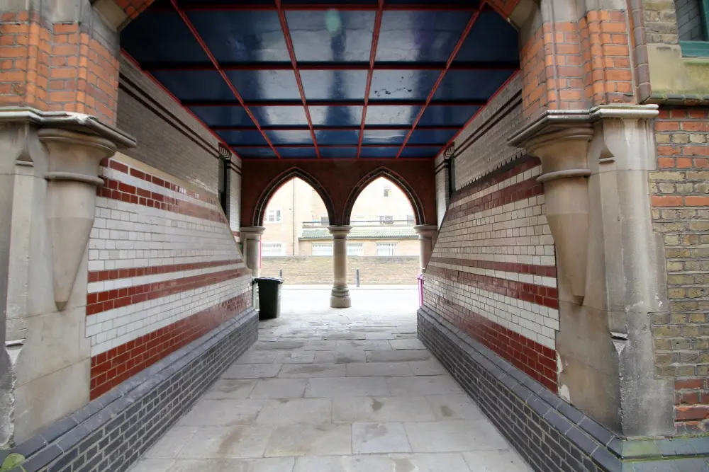 Foto de Iglesia de San Pedro - Historic England / Charles Watson