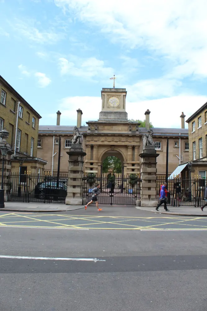 Foto de Los Royal Mews en el Palacio de Buckingham - Historic England / David Lovell