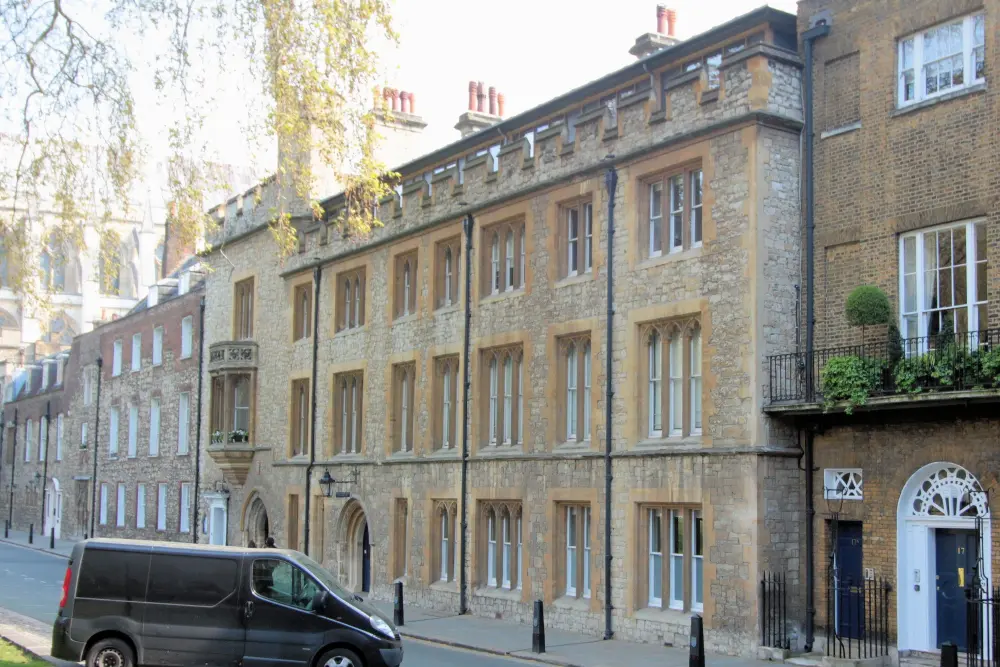 Foto de El patio de Dean - Historic England / Charles Watson