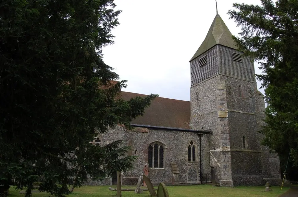Foto de Iglesia de San Pedro y San Pablo - Historic England