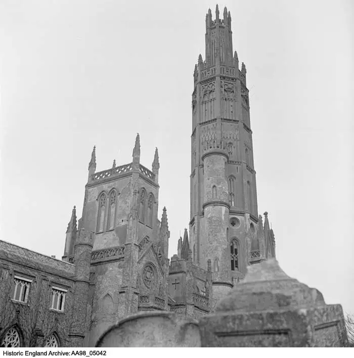 Foto de Torre Hadlow, Castillo de Hadlow - Historic England / Historic England Archive