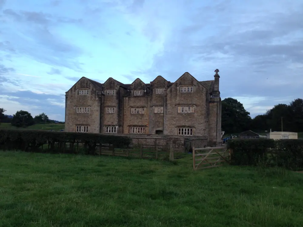 Photo de Salle de piratage avec mur jardin en nord-ouest - Historic England