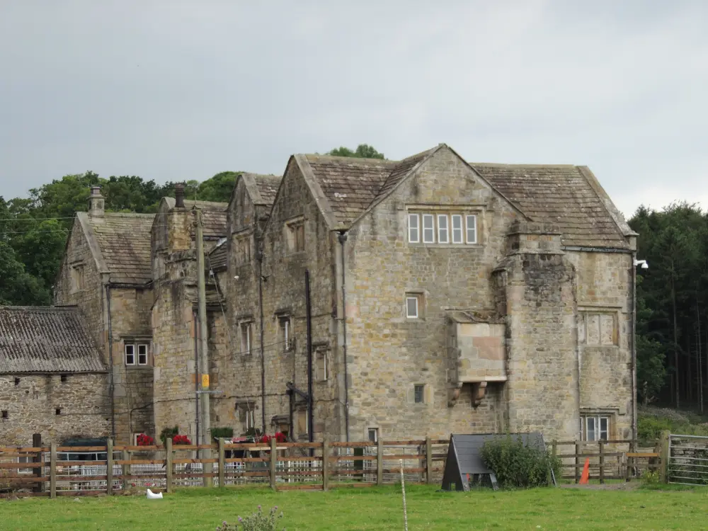 Photo de Salle de piratage avec mur jardin en nord-ouest - Historic England