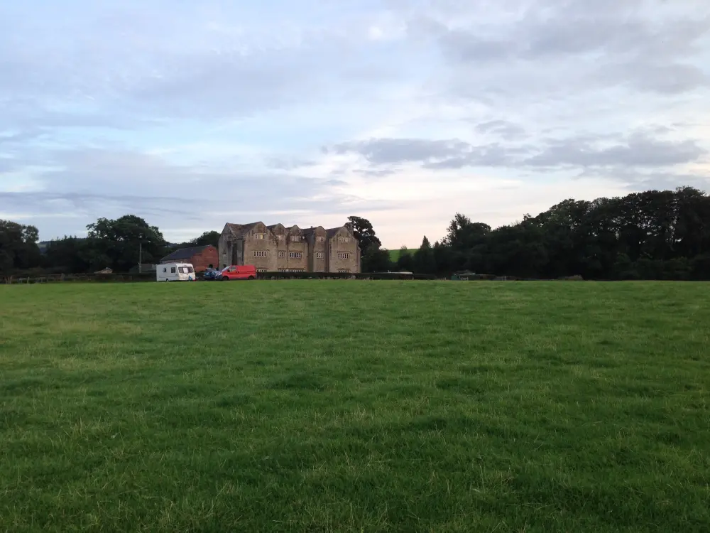 Photo de Salle de piratage avec mur jardin en nord-ouest - Historic England