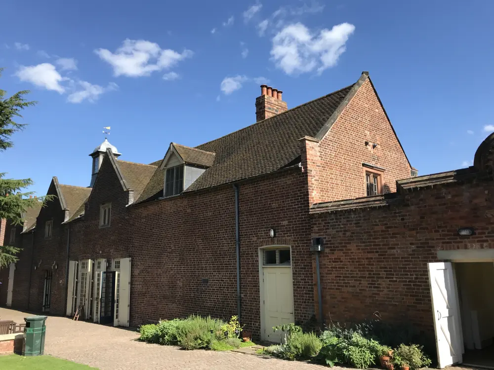 Foto de Rango estable al norte de Northern Lodge, Aston Hall - Historic England