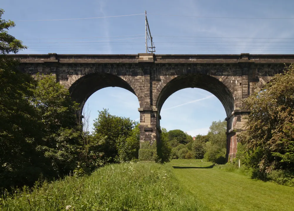 Foto de Sankey Viaducto sobre Sankey Brook - Historic England