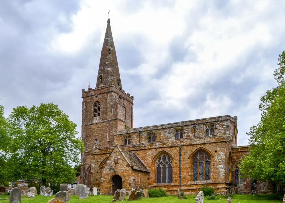 Foto de Iglesia de San Miguel y todos los ángeles - Historic England / Martin Tolley