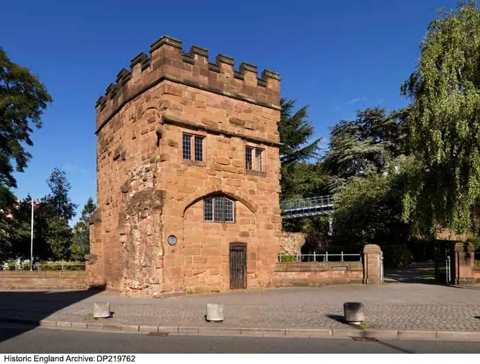 Foto de Swanswell Gate y City Wall al norte de Swanswell Gate - Historic England / Historic England Archive