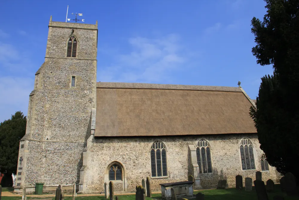 Foto de Iglesia de la Santa Cruz - Historic England