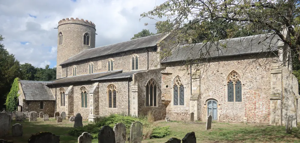 Foto de Iglesia de San Pedro - Historic England