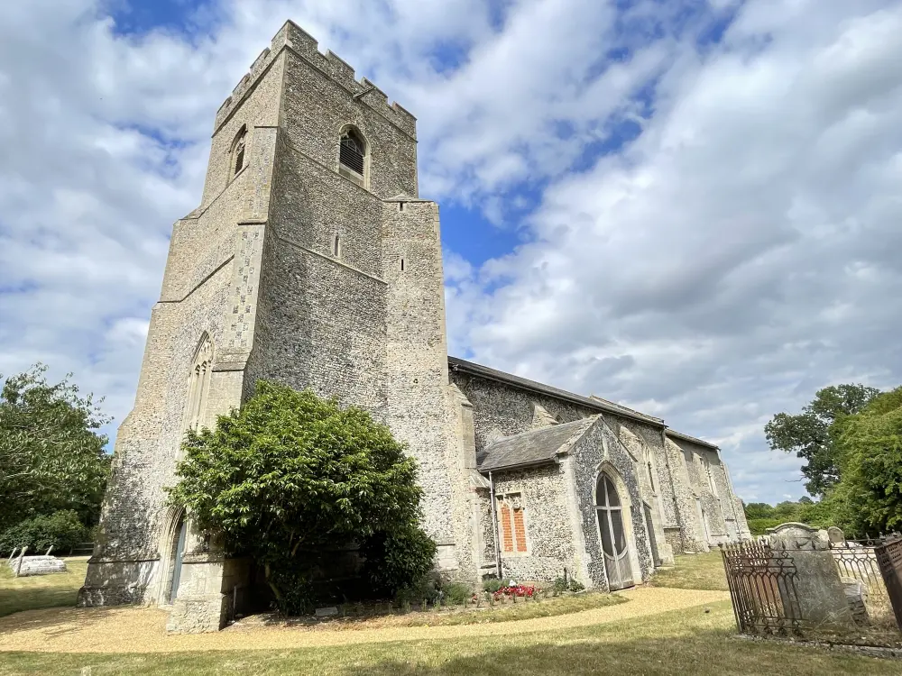 Foto de Iglesia de San Pedro - Historic England