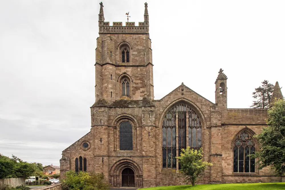 Photo de L'Église de prieuré de St Peter et St Paul - Historic England