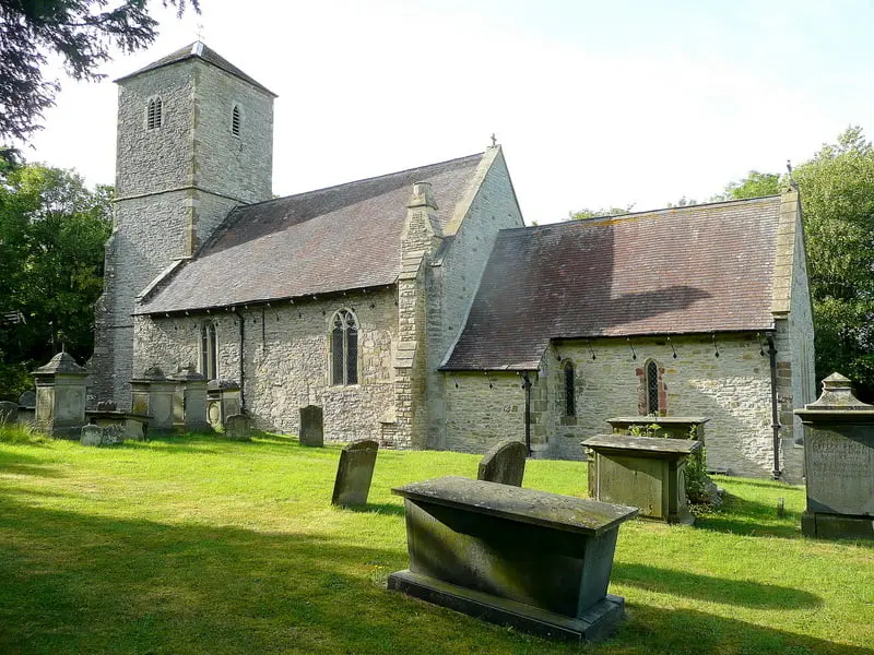 Photo de Église de la Sainte Trinité - Historic England