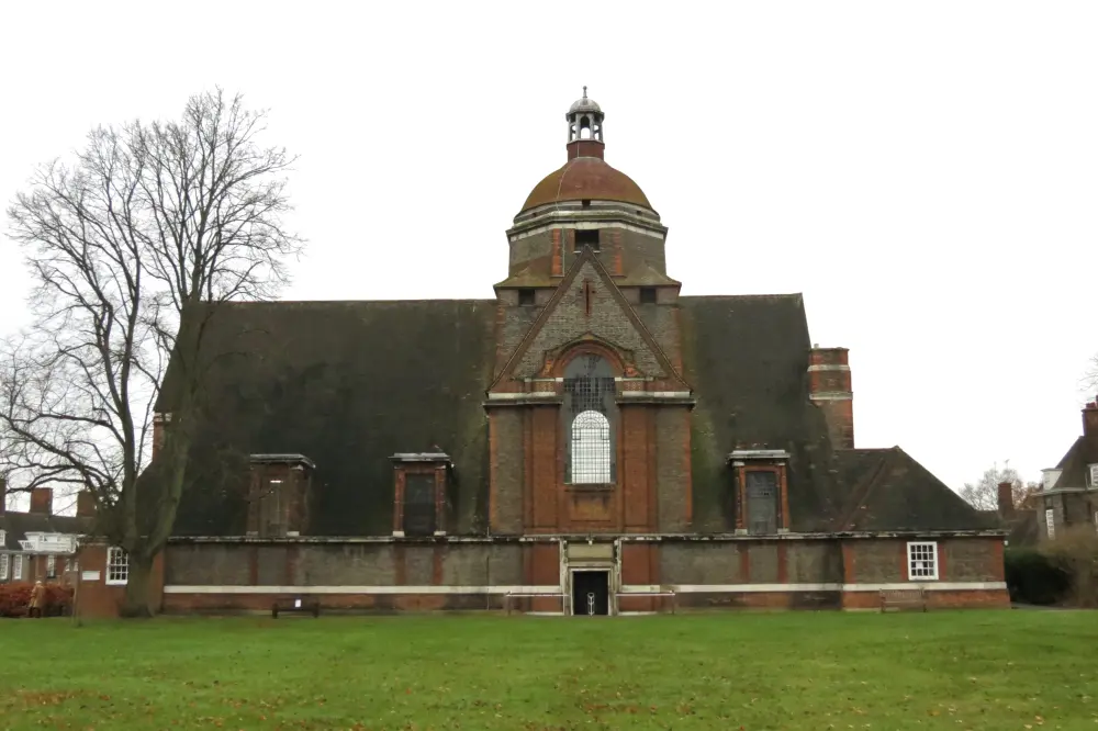 Foto de Hampstead Garden suburbio de la iglesia libre - Historic England