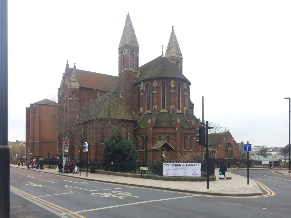 Foto de Iglesia parroquial de San Miguel y todos los ángeles - Historic England