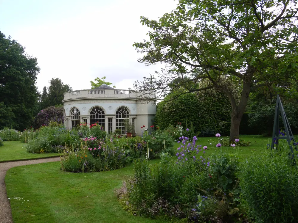 Foto de Aviary o Little Orangerey en Ostley Park - Historic England / David Lovell