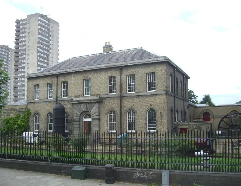 Foto de Excelente casa de motor, Kew Bridge Bumping House - Historic England / Brian Mawdsley