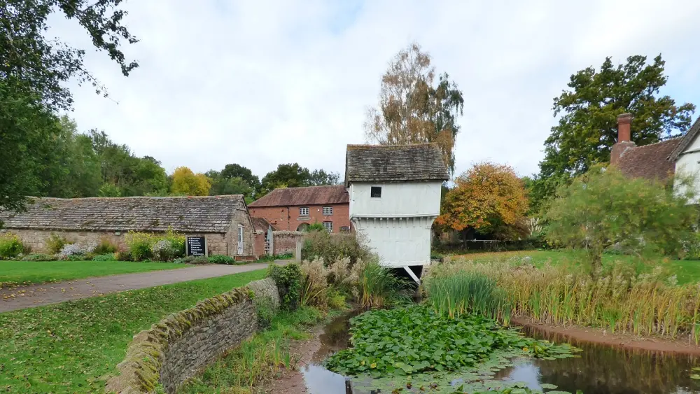 Photo de Gatehouse au sud-ouest de Lower Brockhampton House - Historic England