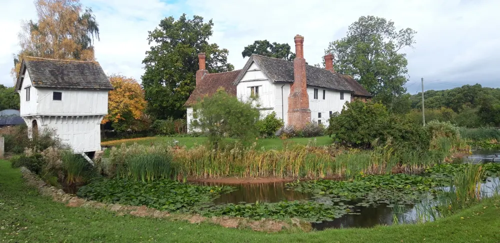 Photo de Gatehouse au sud-ouest de Lower Brockhampton House - Historic England