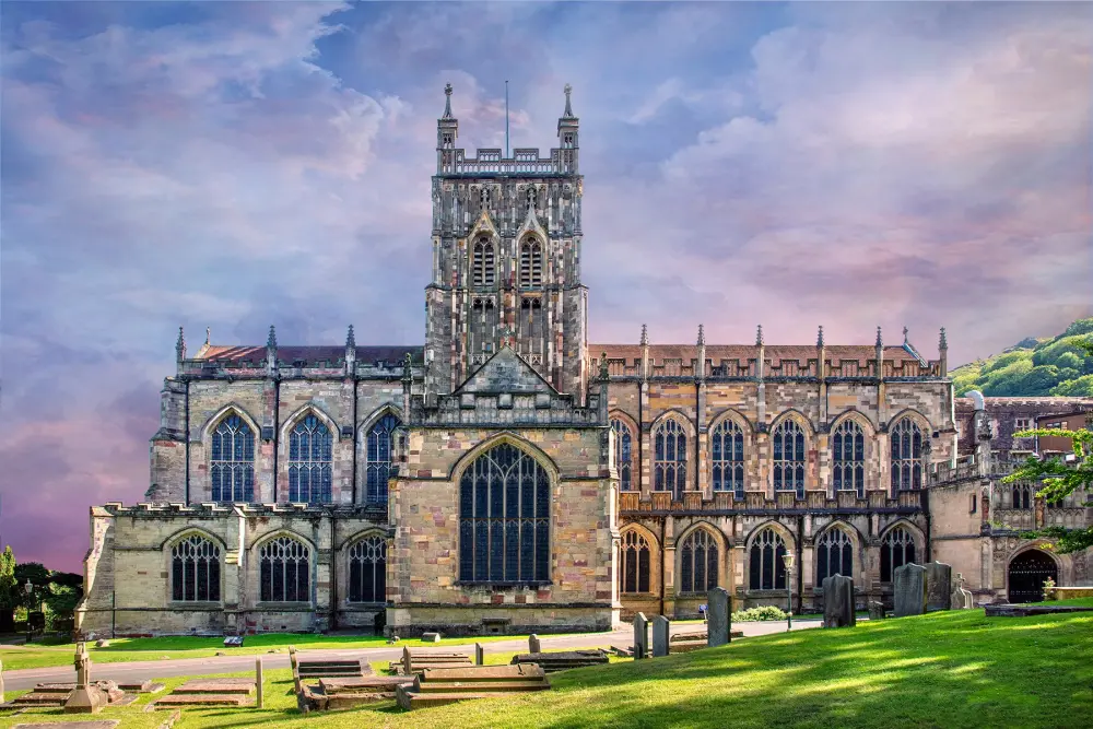 Foto de Iglesia del Priorato de St Mary y St Michael - Historic England