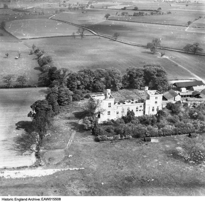 Photo de Ruines du château de la flocation - Historic England