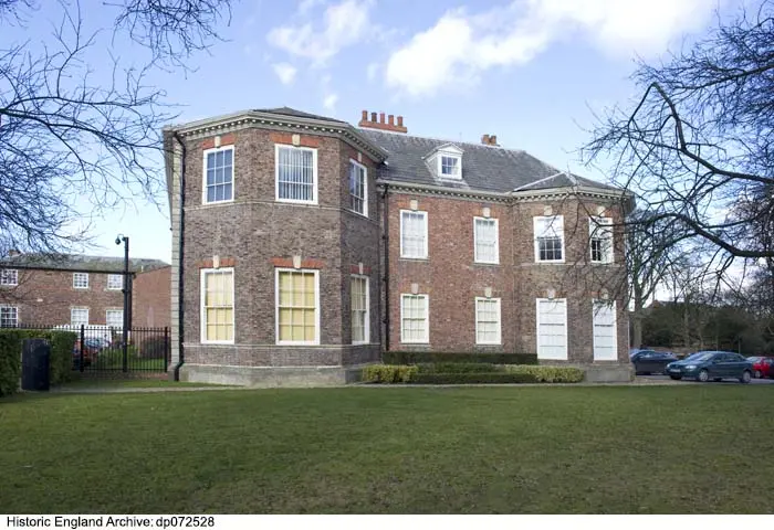 Foto de El salón (ahora oficinas del consejo municipal) - Historic England