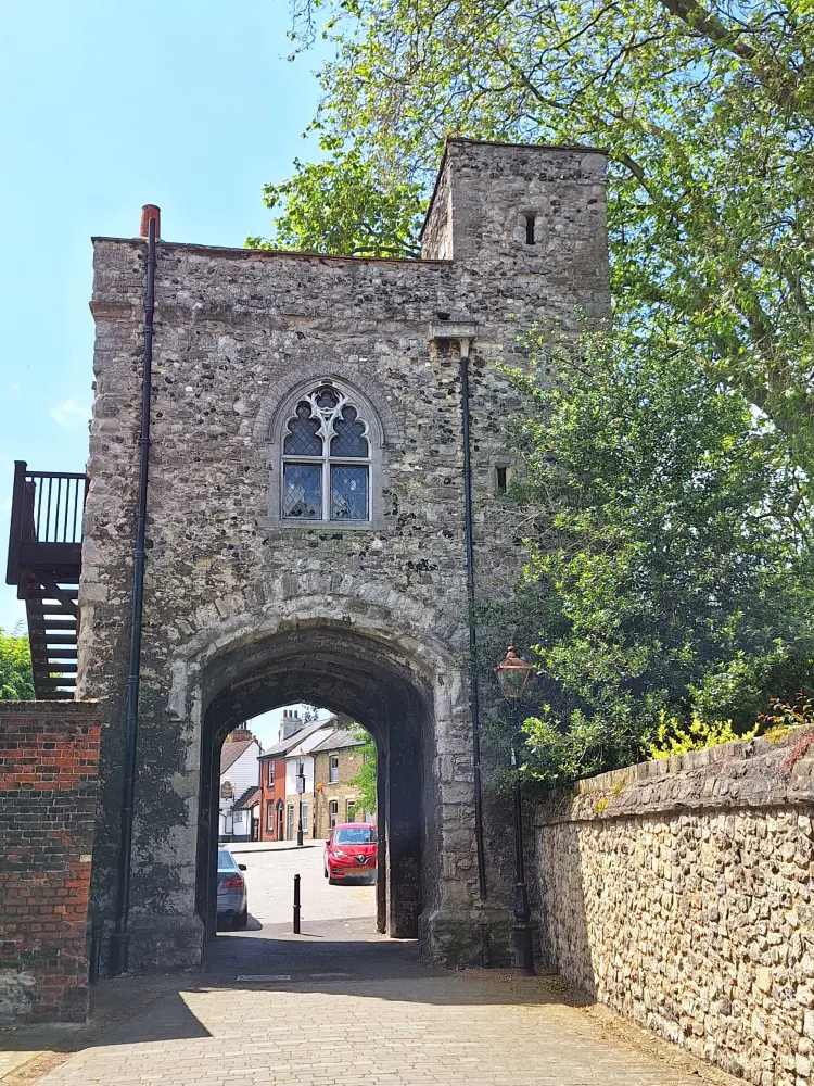 Photo de Porte des prieurs - Historic England