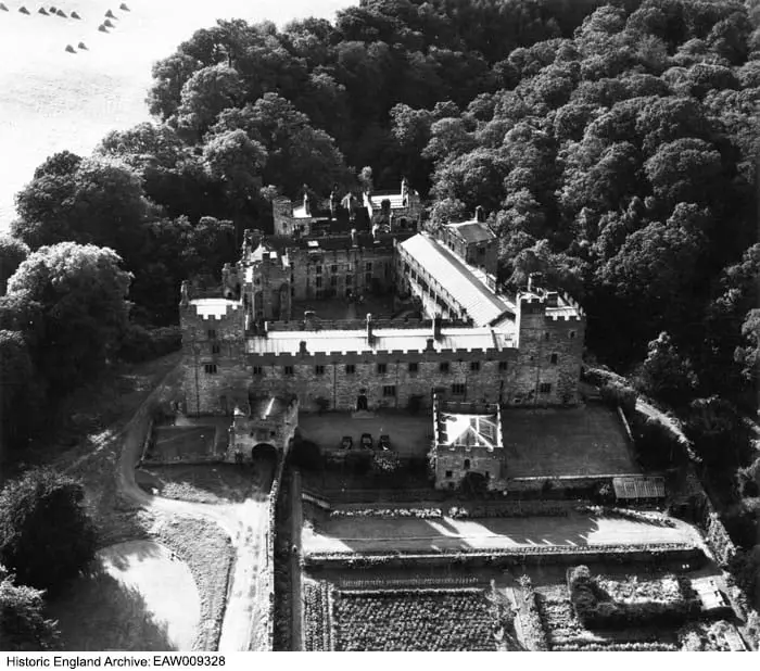 Photo de Maison de bateau à l'est du château de Naworth - Historic England