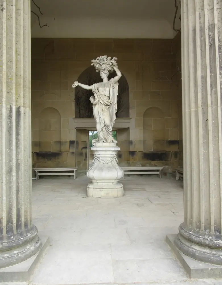 Photo de Temple de la flore - Historic England