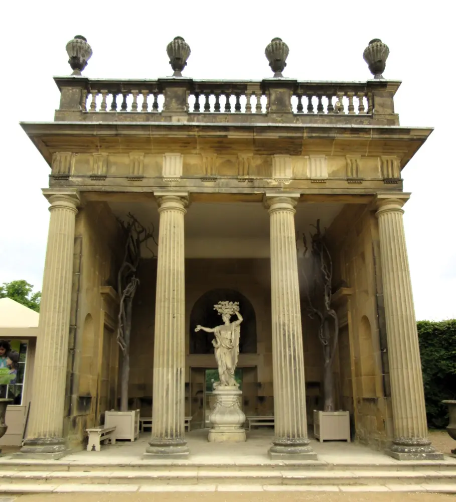 Photo de Temple de la flore - Historic England