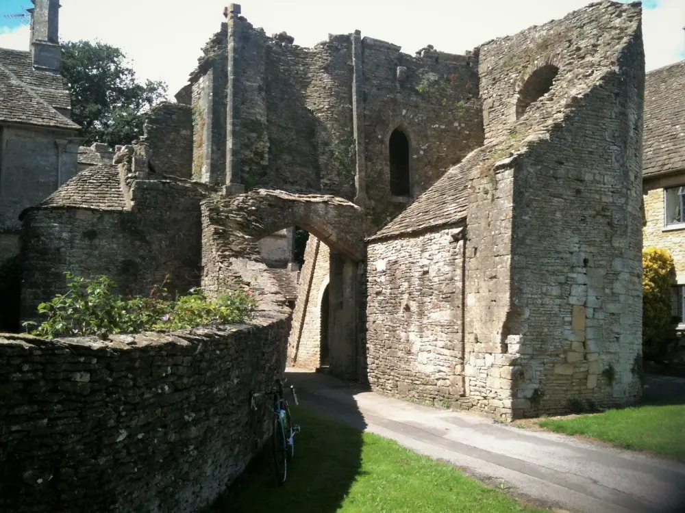Foto de Gatehouse al castillo de Beverston - Historic England / Paul Adams