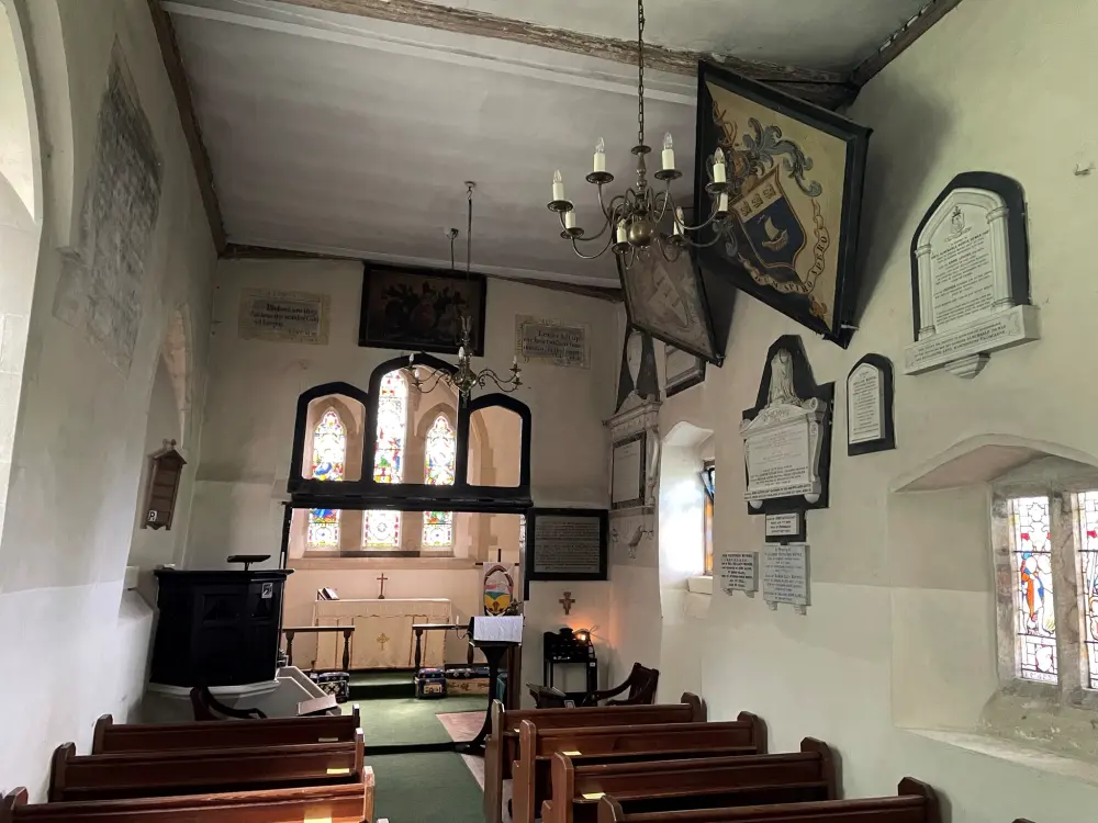 Foto de Iglesia de San Miguel y todos los ángeles - Historic England