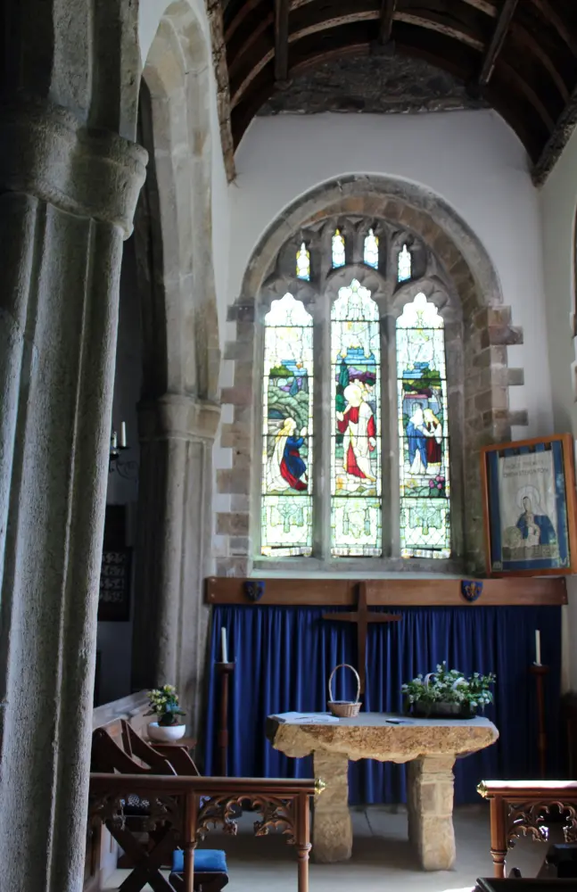 Photo de Église de la Sainte Trinité - Historic England