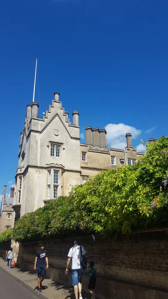 Foto di Sidney Sussex College, gli edifici che circondano il tribunale della sala e la cappella - Historic England