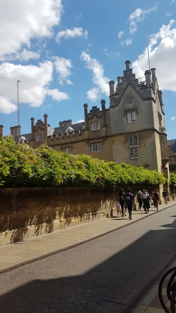 Foto di Sidney Sussex College, gli edifici che circondano il tribunale della sala e la cappella - Historic England