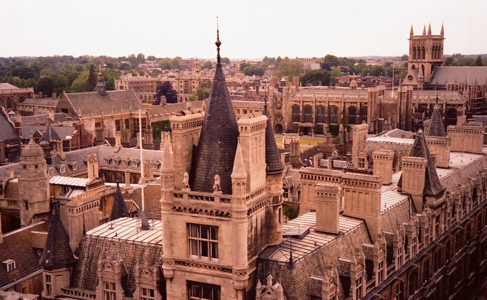 Foto de Trinity College, los edificios que rodean a Great Court, Nevile's Court y New Court, e incluyendo King's Hostel - Historic England