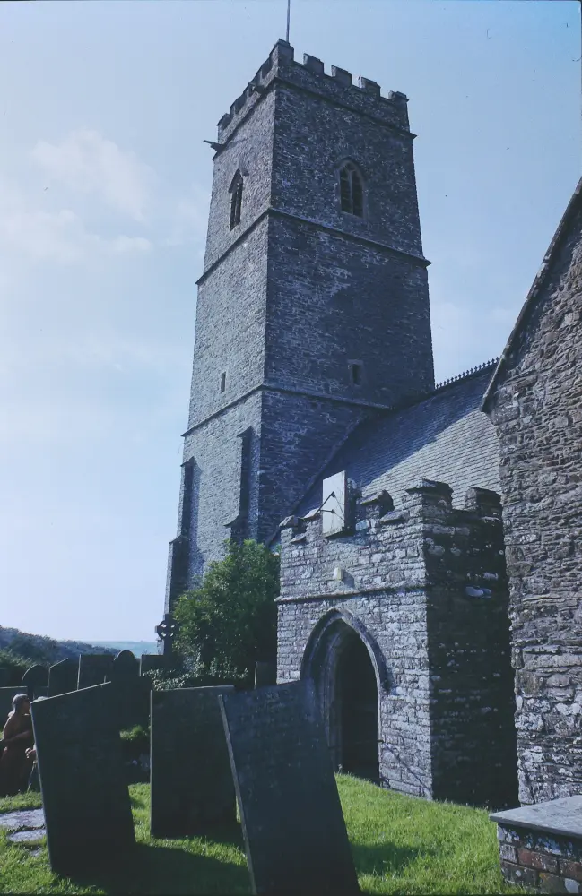 Foto de Iglesia de San Miguel - Historic England