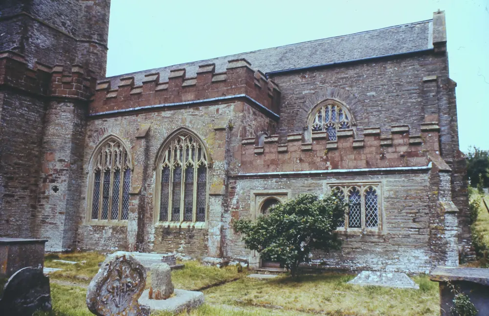 Foto von Kirche von St. David - Historic England