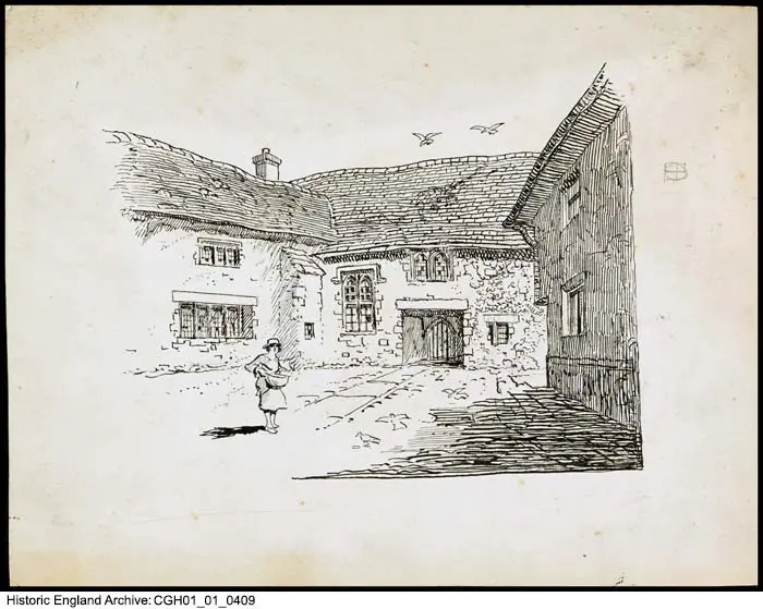 Photo de L'ancien manoir, y compris la grange adjacente au sud et aux murs de la cour attachés au sud-est - Historic England / Historic England Archive