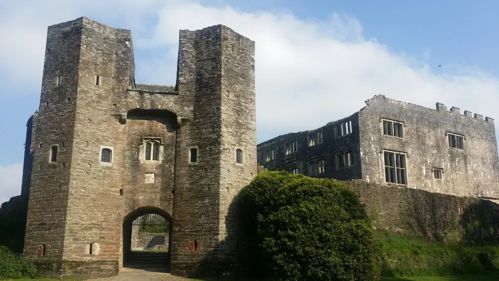 Foto di Berry Pomeroy Castle - Historic England