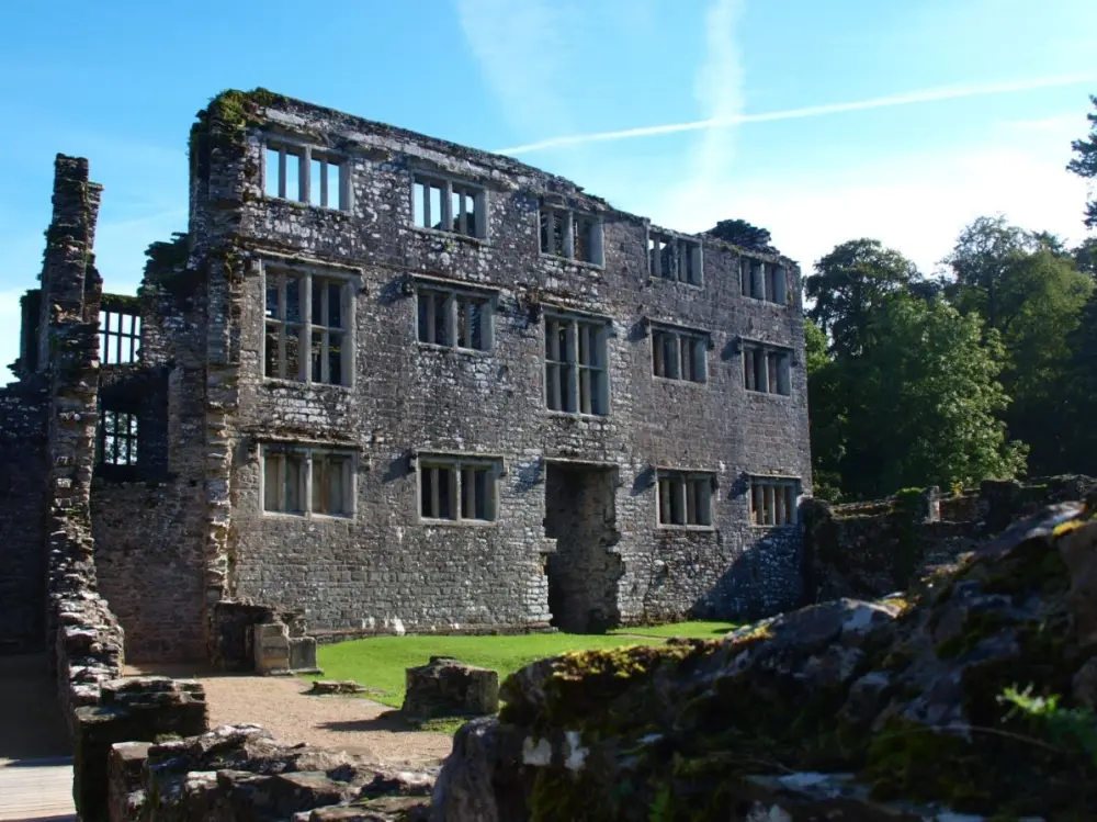 Photo de Berry Pomeroy Castle - Historic England / Paul Adams