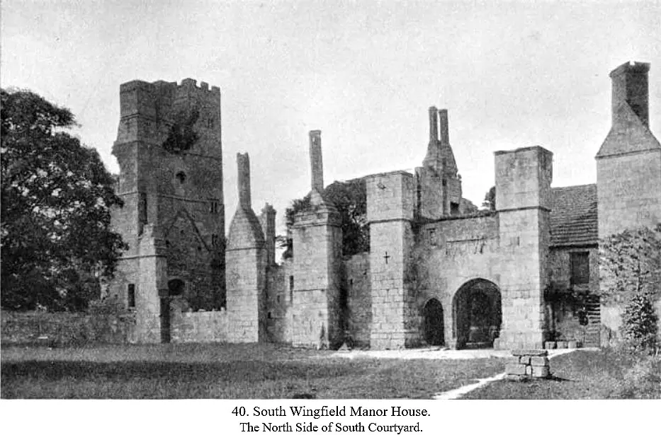 Photo de Les ruines de South Wingfield Manor House, incorporant Manor Farmhouse et une dépendance à l'assistance au sud - Historic England / Deirdre Murray