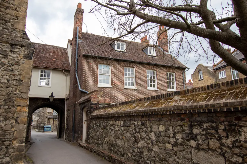 Photo de Gate de doyenne et passerelle - Historic England