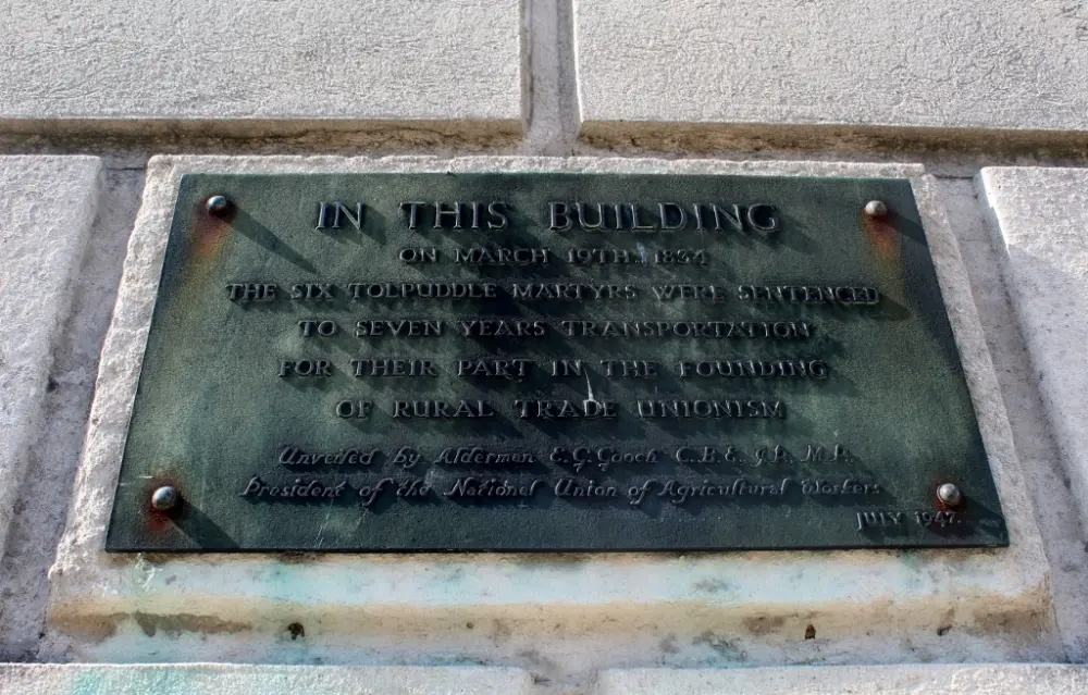 Photo de La salle de comté - Historic England