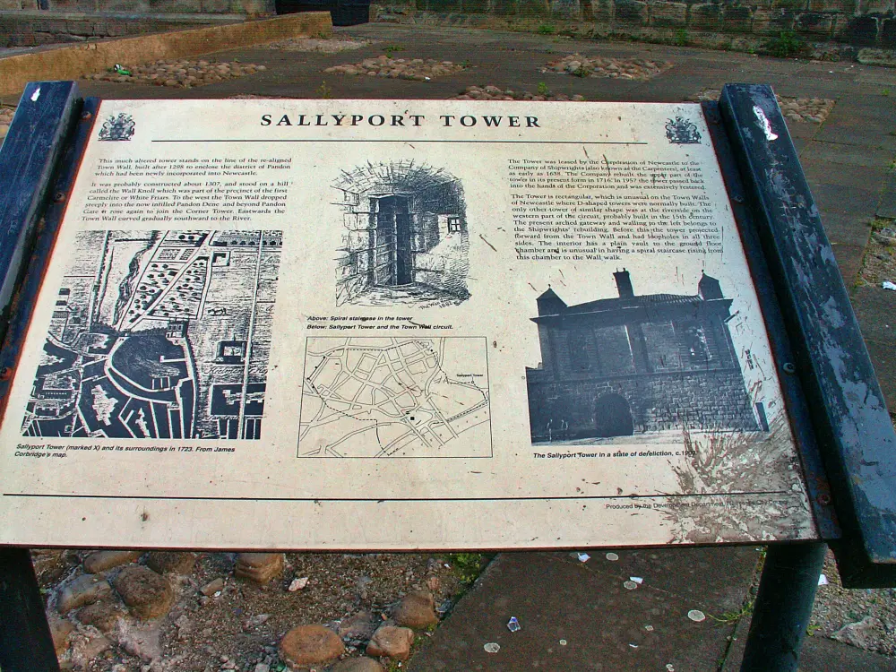 Photo de Sallyport ou tour des monticules muraux - Historic England