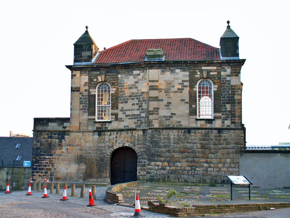 Photo de Sallyport ou tour des monticules muraux - Historic England